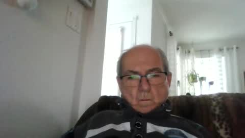 Snapshot of bernard1102 chatting on 12-17-25, 02:12 bernard1102 online show from 12-17-25, 02:12