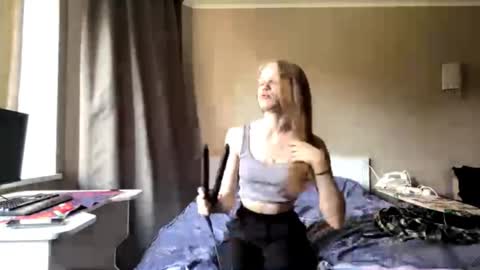 Sophia online show from 09-10-25, 01:11