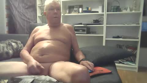 Snapshot of berra3232 chatting on 10-07-25, 02:03 berra online show from 10-07-25, 02:03