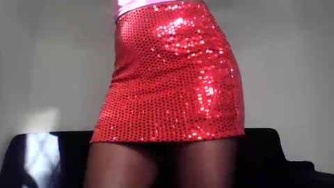 Snapshot of berry_twinkle chatting on 10-20-25, 04:24 Trizar online show from 10-20-25, 04:24