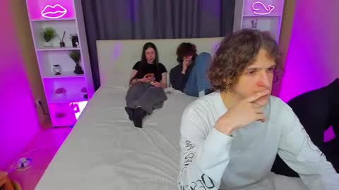 Danny and Kira online show from 03-04-25, 08:13