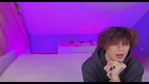 Danny and Kira online show from 03-06-25, 08:08