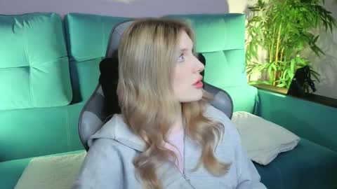 Danny and Kira online show from 09-20-25, 08:37