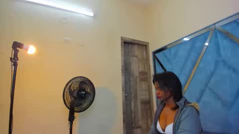 Snapshot of betany_grey chatting on 02-09-26, 03:43 Betaby grey online show from 02-09-26, 03:43