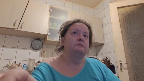 Snapshot of bethnorth chatting on 10-21-25, 02:23 bethnorth online show from 10-21-25, 02:23