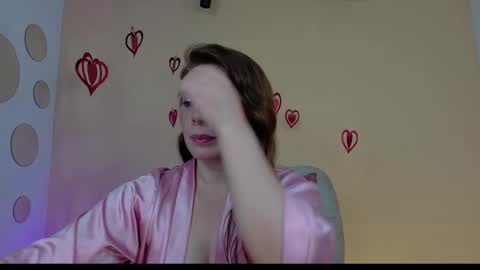 Snapshot of betsy_anub chatting on 11-11-25, 10:21 LINDA online show from 11-11-25, 10:21