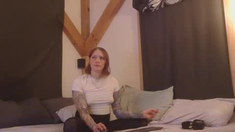 Snapshot of betsybradcock chatting on 12-18-25, 06:47 Betsy online show from 12-18-25, 06:47