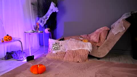 Snapshot of betsygonzale chatting on 10-28-25, 04:05 Betty online show from 10-28-25, 04:05