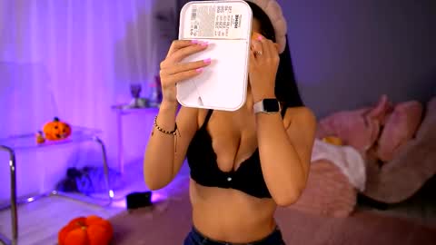 Snapshot of betsygonzale chatting on 10-30-25, 05:09 Betty online show from 10-30-25, 05:09