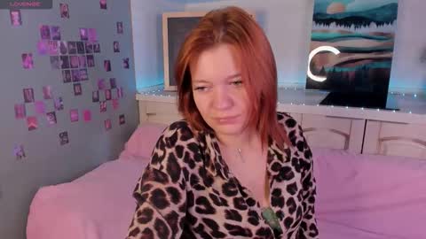 Snapshot of betty_baker1 chatting on 09-12-25, 01:38 Betty online show from 09-12-25, 01:38