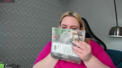 Snapshot of betty_bass chatting on 09-12-25, 01:28 Bagira online show from 09-12-25, 01:28