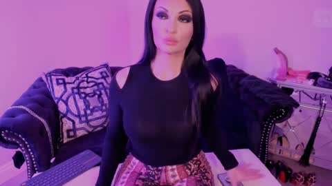 Snapshot of bettybishop chatting on 02-16-25, 02:31 NatashaxoBangs online show from 02-16-25, 02:31