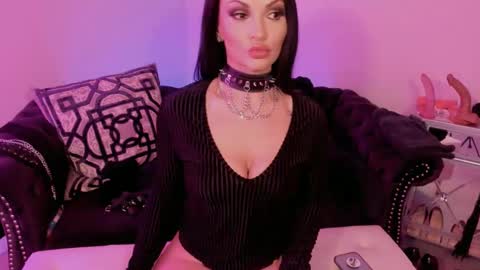 Snapshot of bettybishop chatting on 02-24-25, 01:13 NatashaxoBangs online show from 02-24-25, 01:13