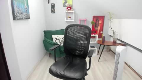 Snapshot of bettyjamess chatting on 10-23-25, 08:40 bettyjamess online show from 10-23-25, 08:40