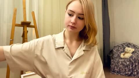 Snapshot of bettymorante chatting on 02-16-26, 12:23 Hinata online show from 02-16-26, 12:23