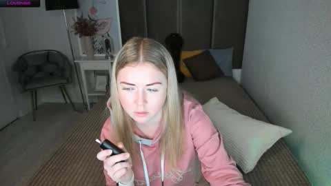 Snapshot of bettyurbane chatting on 11-19-25, 04:45 Mila Sweet online show from 11-19-25, 04:45