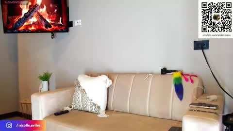 Nicolle Aviles online show from 11-04-25, 02:27