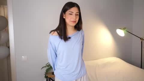 Snapshot of beverleymonninger chatting on 10-20-25, 03:34 Emily online show from 10-20-25, 03:34