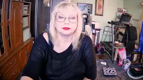 Snapshot of beverlyqcynia chatting on 09-28-25, 11:48 BeverlyQCynia online show from 09-28-25, 11:48