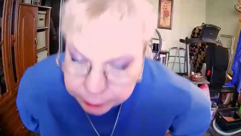 BeverlyQCynia online show from 10-13-25, 11:10