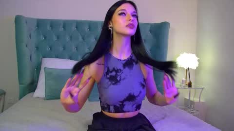 Snapshot of beverlyyork chatting on 02-18-25, 06:26 Beverly online show from 02-18-25, 06:26