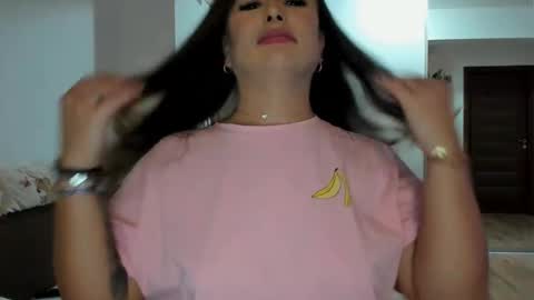   BeyonceDoll       Twitter DollBeyonce    online show from 11-27-25, 08:55