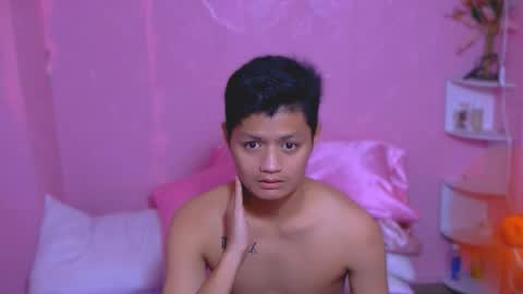 bhillrhey121103 online show from 10-24-25, 01:03