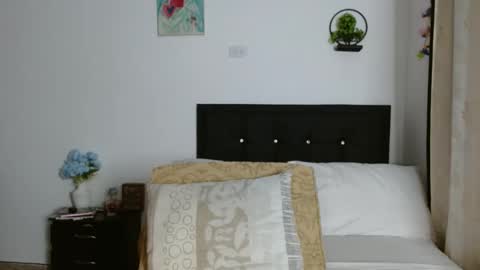 Snapshot of bhritany_brow chatting on 10-11-25, 12:32 Bhri online show from 10-11-25, 12:32