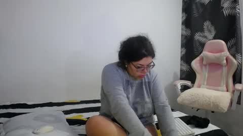 Bianca Tuesday to Sunday from 2am to 6am UTC-5 online show from 02-11-26, 09:03