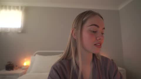 Snapshot of bibi_it_is chatting on 09-27-25, 01:43 Bibi online show from 09-27-25, 01:43