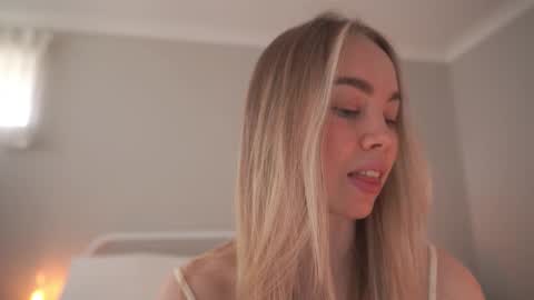 Snapshot of bibi_it_is chatting on 11-19-25, 02:33 Bibi online show from 11-19-25, 02:33