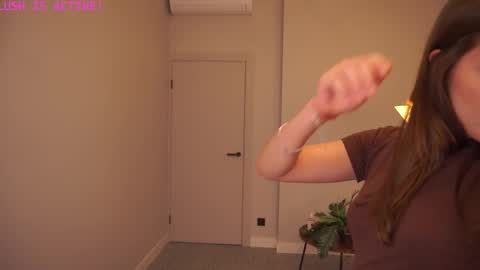 Ophelia online show from 10-22-25, 07:02