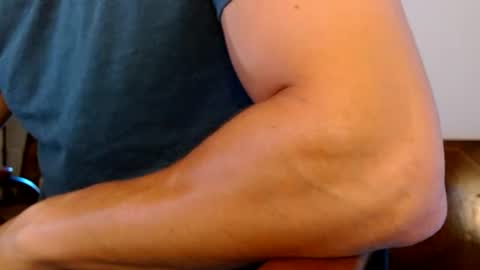 Snapshot of bifitboy chatting on 09-15-25, 01:11 Ryan online show from 09-15-25, 01:11