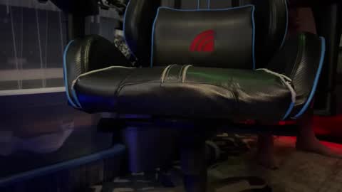 Snapshot of big_bent_cock chatting on 10-23-25, 11:31 Big Bent Cock online show from 10-23-25, 11:31