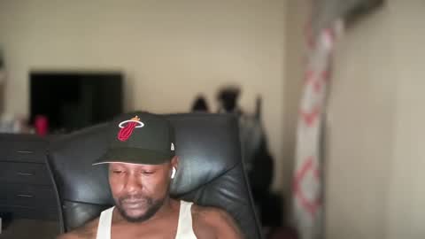 Snapshot of bigbackwoodcali chatting on 10-08-25, 10:29 bigbackwoodcali online show from 10-08-25, 10:29