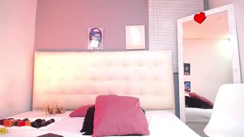 Mia online show from 12-07-24, 02:35