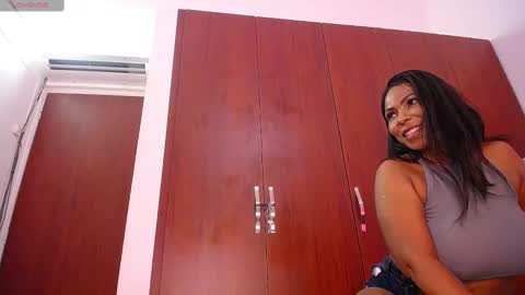 Mia online show from 03-05-25, 10:32