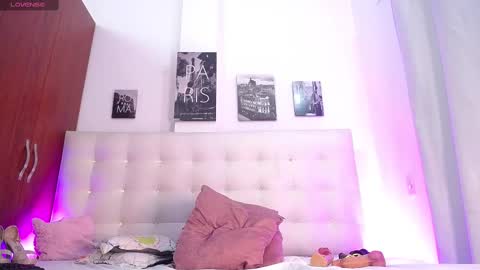 Mia online show from 03-07-25, 07:49