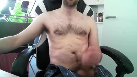 Snapshot of bigbrit_25 chatting on 02-02-25, 02:13 Big Brit online show from 02-02-25, 02:13