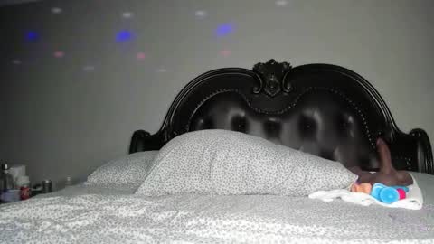 bigbuttsarena online show from 12-18-25, 07:14