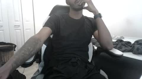 Snapshot of bigdickcumslut99 chatting on 01-12-25, 01:37 antwan online show from 01-12-25, 01:37