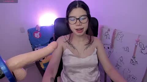 Snapshot of bigfinger125 chatting on 04-05-26, 12:52 Lucy and Fred online show from 04-05-26, 12:52