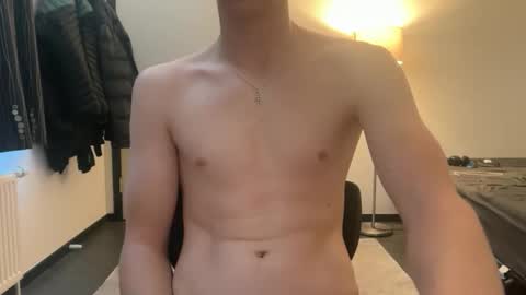 Snapshot of bigleor chatting on 02-19-26, 12:01 bigleor online show from 02-19-26, 12:01