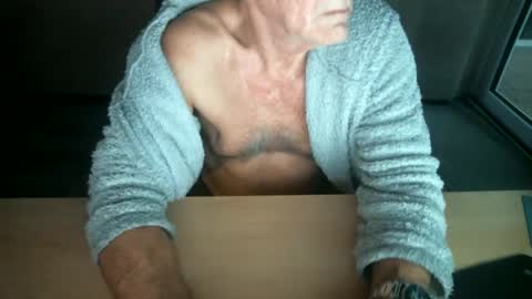 Snapshot of bigomale63 chatting on 12-29-24, 08:33 Anton online show from 12-29-24, 08:33