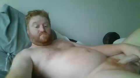 Snapshot of bigred92899 chatting on 10-11-25, 04:05 bigred92899 online show from 10-11-25, 04:05