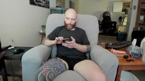 Snapshot of bigseanxoxo chatting on 04-10-26, 04:01 Sean pronounced Shon online show from 04-10-26, 04:01