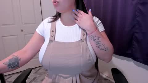 Snapshot of bigt3ti chatting on 01-16-25, 01:37 Nubia online show from 01-16-25, 01:37