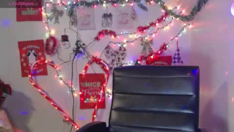Snapshot of bigthickgirl35 chatting on 12-31-24, 04:16 Mahogany online show from 12-31-24, 04:16