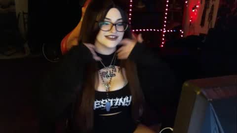 Snapshot of bigtiddygothxx chatting on 11-22-25, 10:14 Lealithhh online show from 11-22-25, 10:14