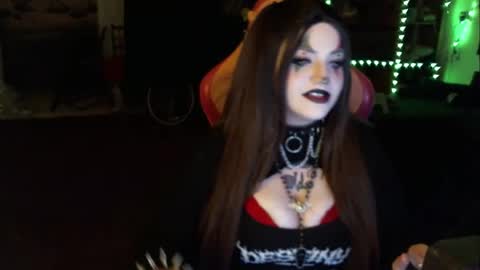 Snapshot of bigtiddygothxx chatting on 11-23-25, 09:42 Lealithhh online show from 11-23-25, 09:42